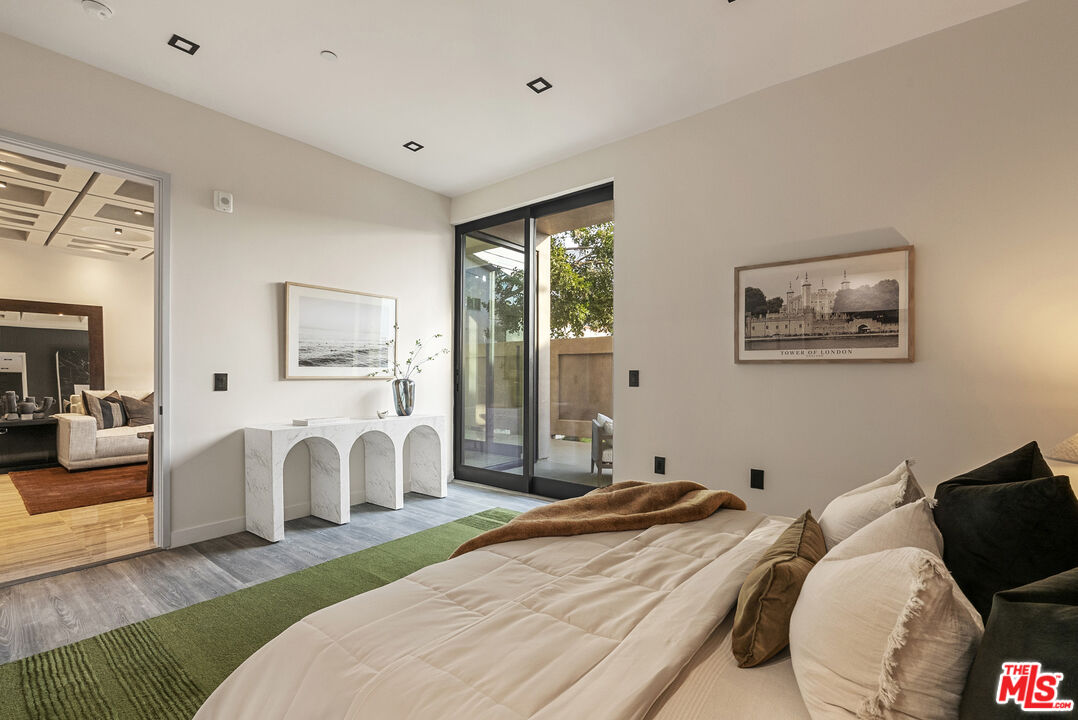 1021 N Ogden Dr Unit: 3