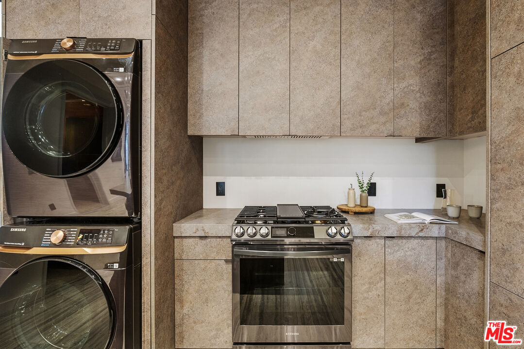 1021 N Ogden Dr Unit: 3