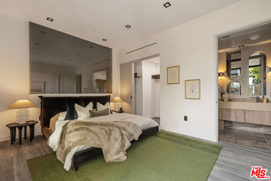 1021 N Ogden Dr Unit: 3