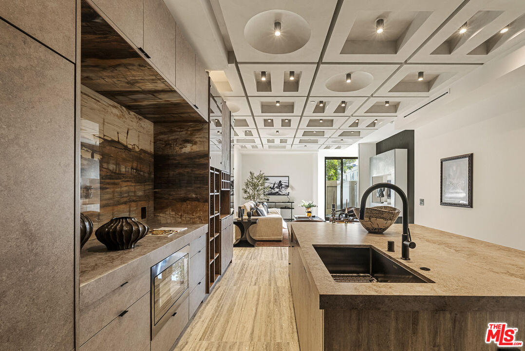 1021 N Ogden Dr Unit: 3