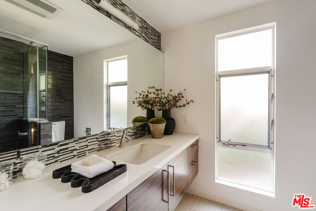 3688 Buena Park Dr