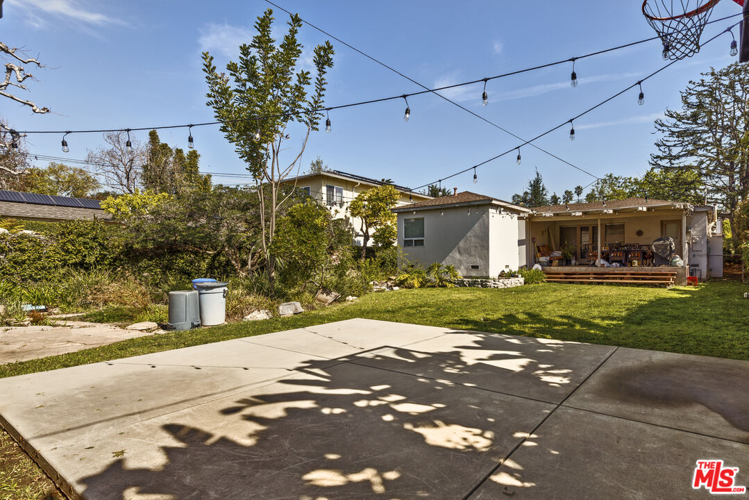 3571 Ocean View Ave