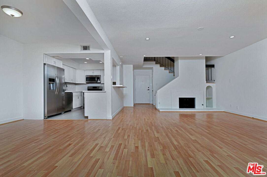 4425 Whitsett Ave Unit: 218