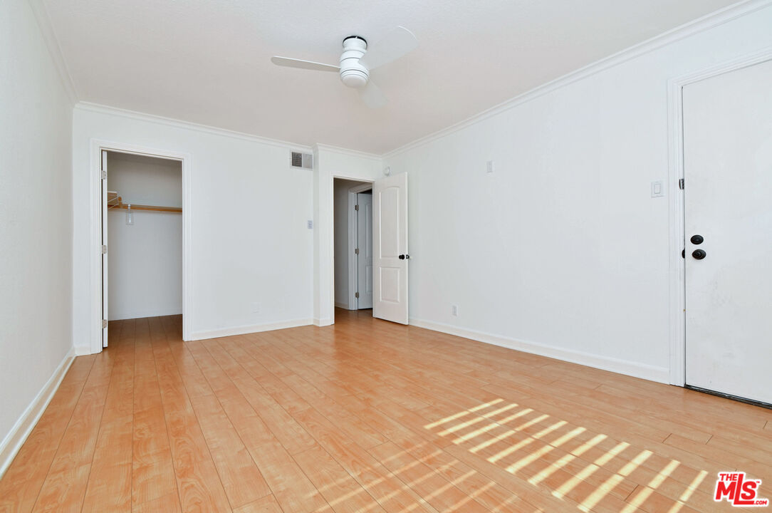 4425 Whitsett Ave Unit: 218