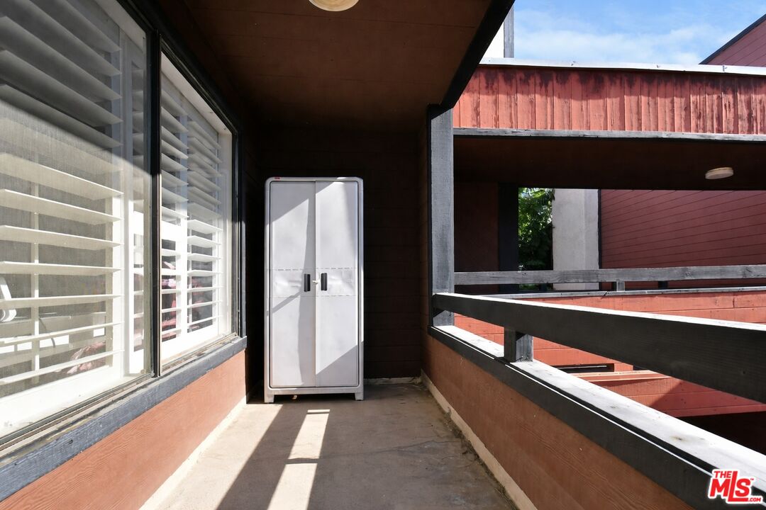 4425 Whitsett Ave Unit: 218