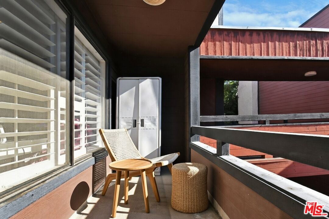 4425 Whitsett Ave Unit: 218
