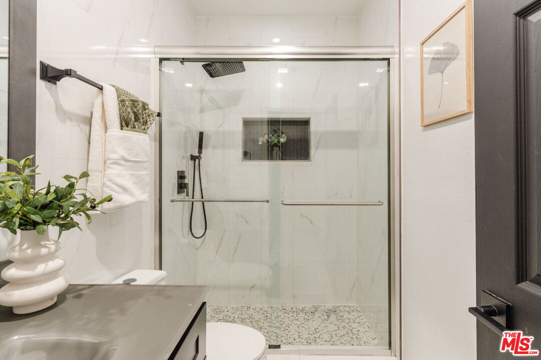 3284 Barham Blvd Unit: 301
