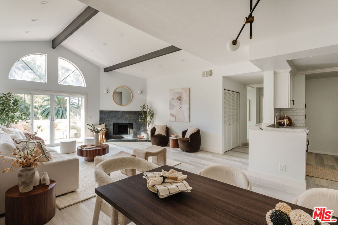 3284 Barham Blvd Unit: 301