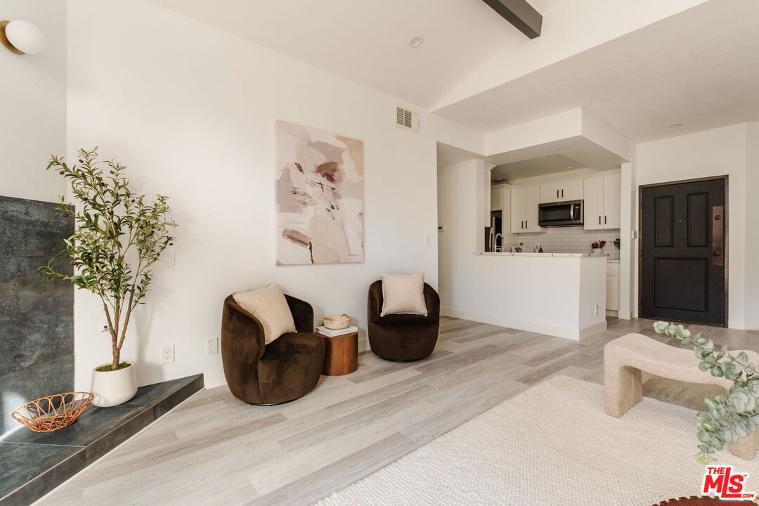 3284 Barham Blvd Unit: 301