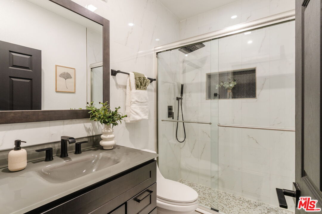 3284 Barham Blvd Unit: 301