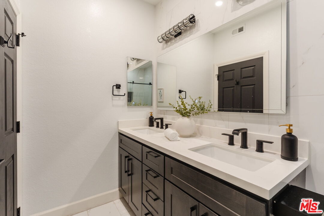3284 Barham Blvd Unit: 301