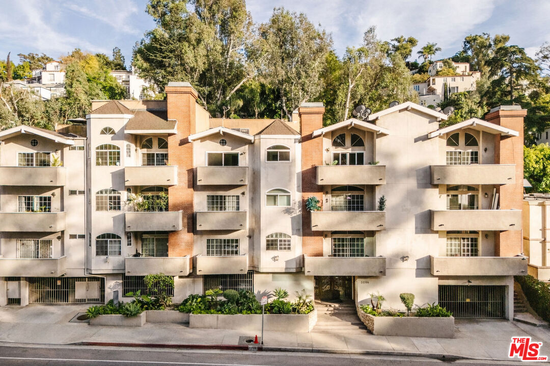 3284 Barham Blvd Unit: 301