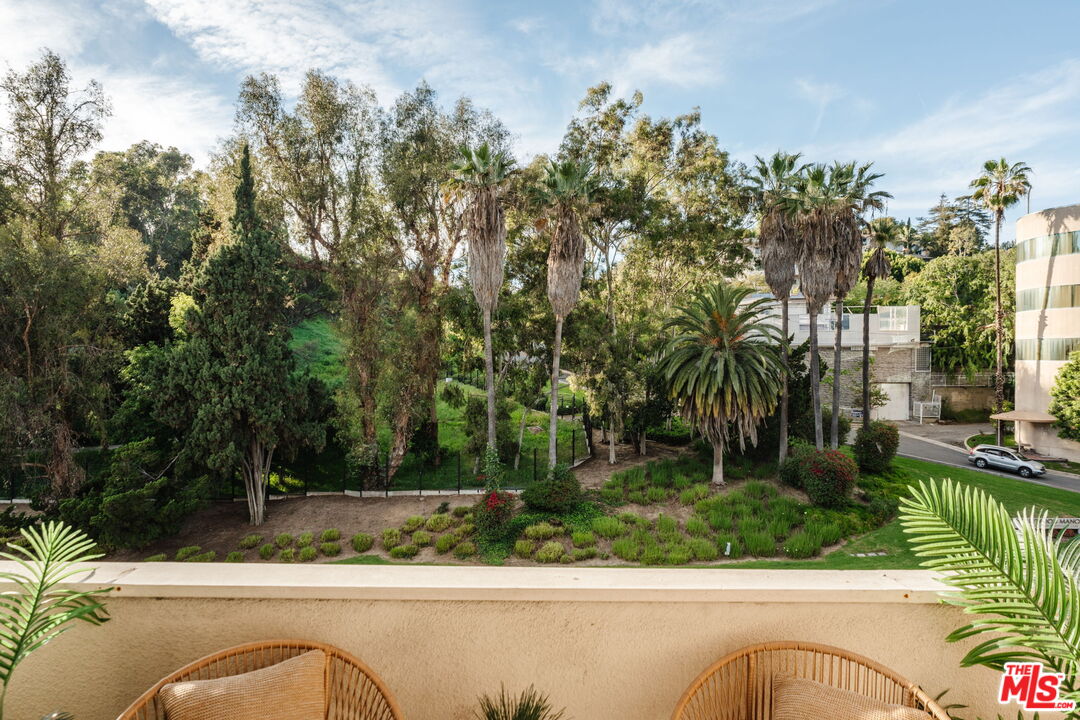 3284 Barham Blvd Unit: 301