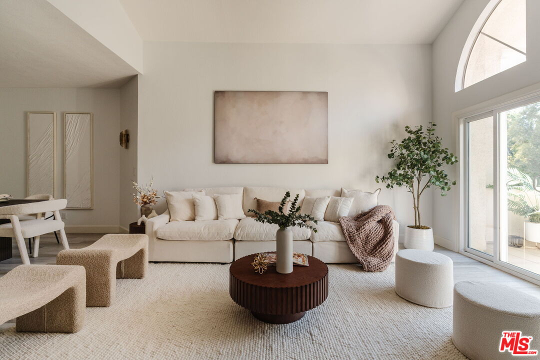 3284 Barham Blvd Unit: 301
