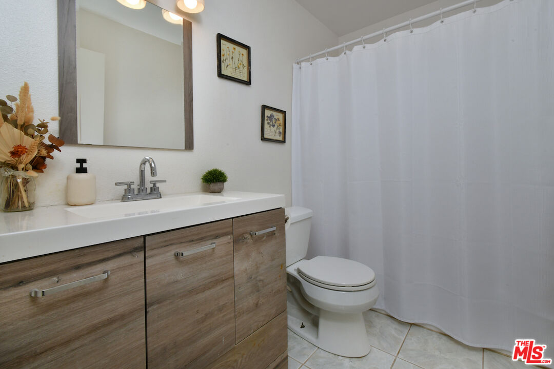 10341 Canoga Ave Unit: 3