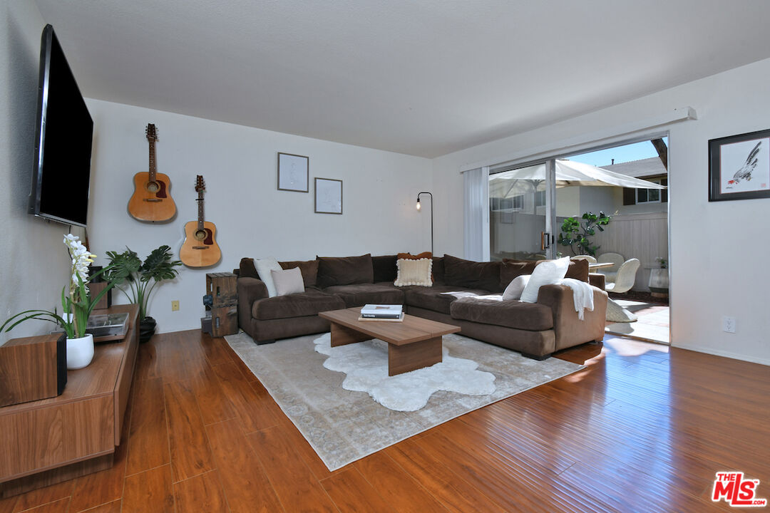 10341 Canoga Ave Unit: 3