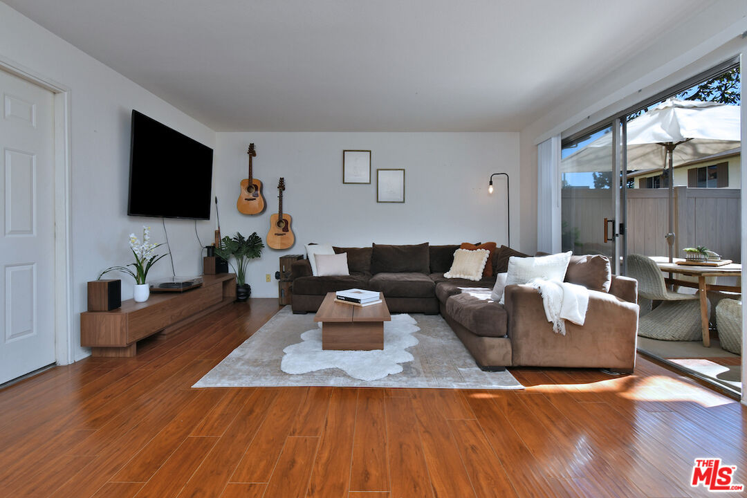 10341 Canoga Ave Unit: 3