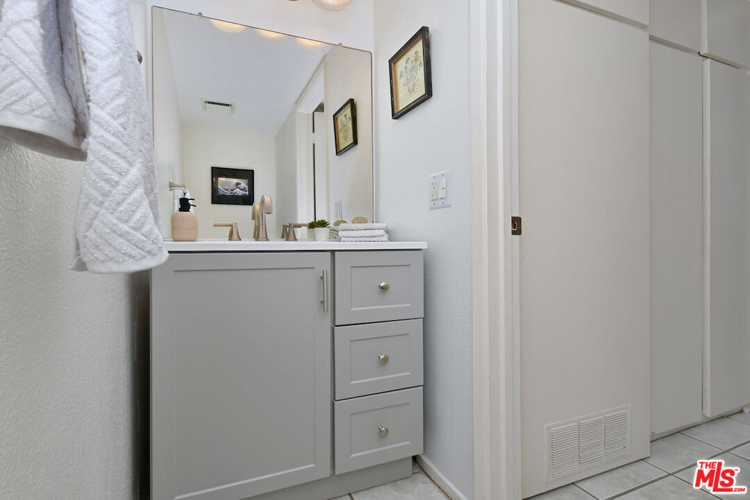 10341 Canoga Ave Unit: 3