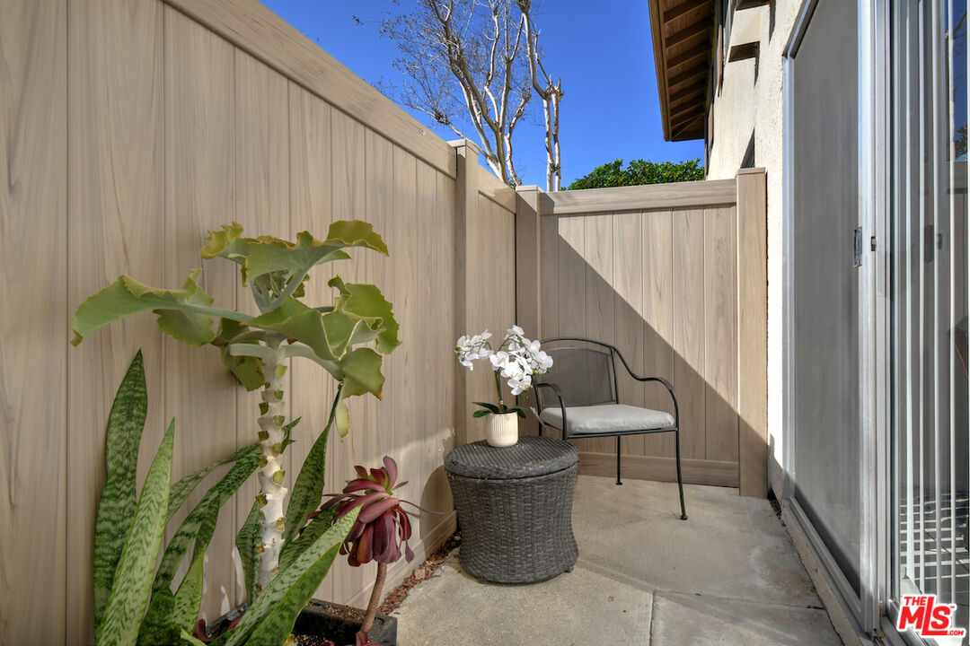 10341 Canoga Ave Unit: 3