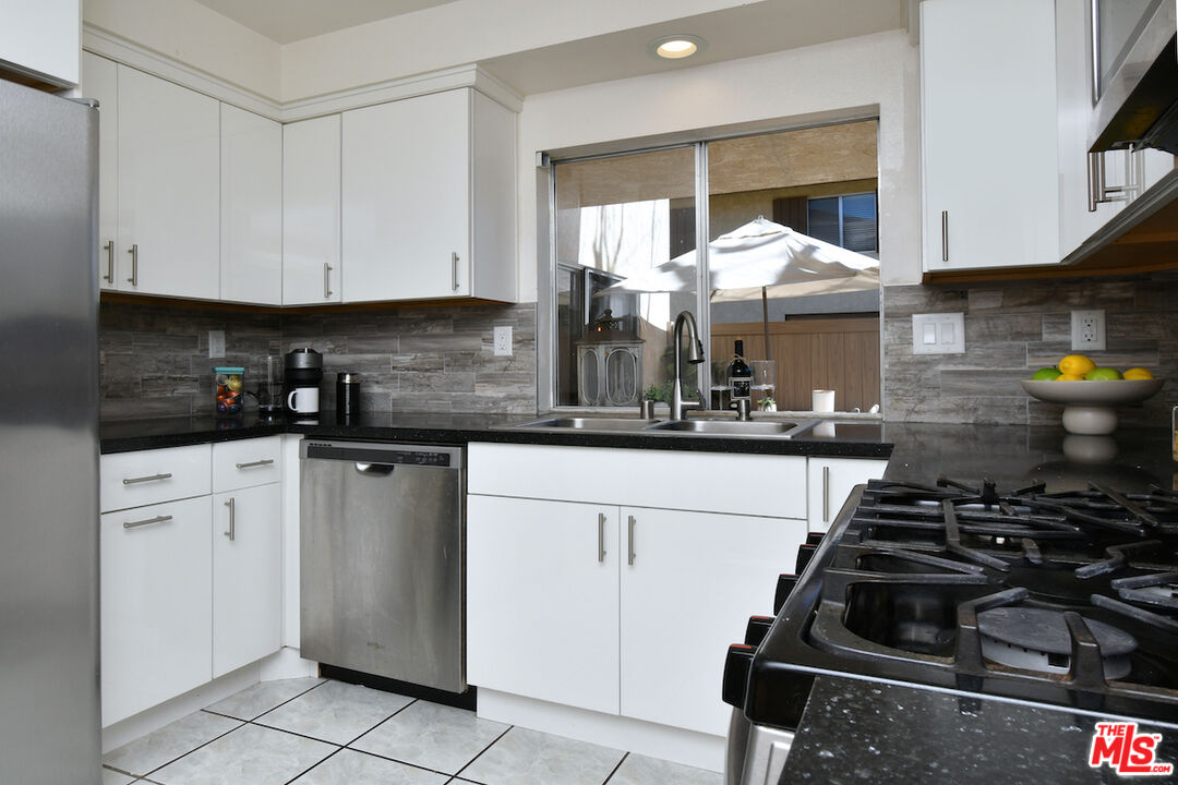 10341 Canoga Ave Unit: 3