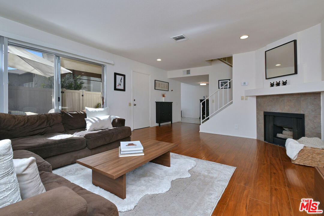 10341 Canoga Ave Unit: 3