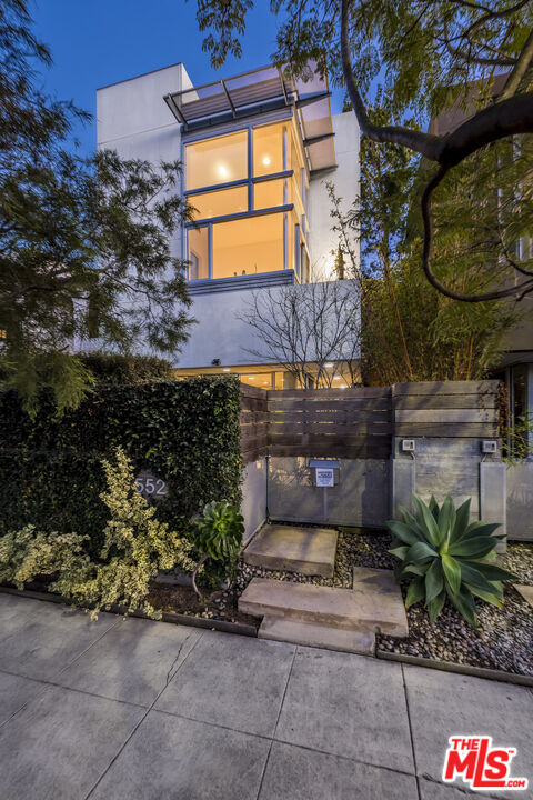 552 Grand Blvd