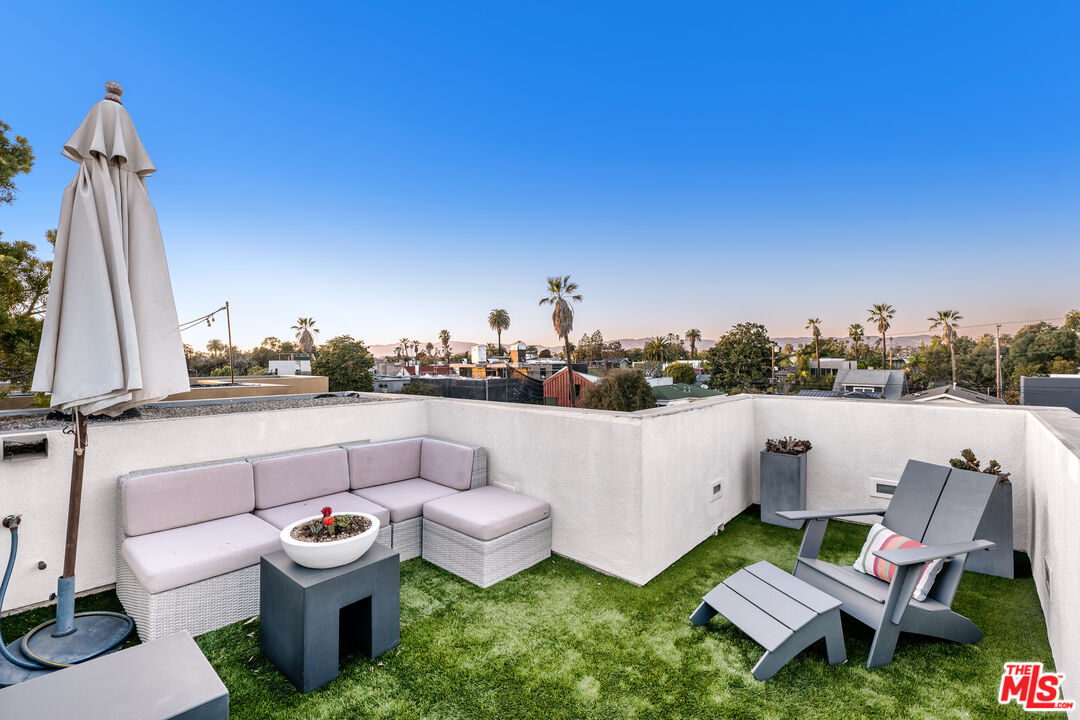 552 Grand Blvd