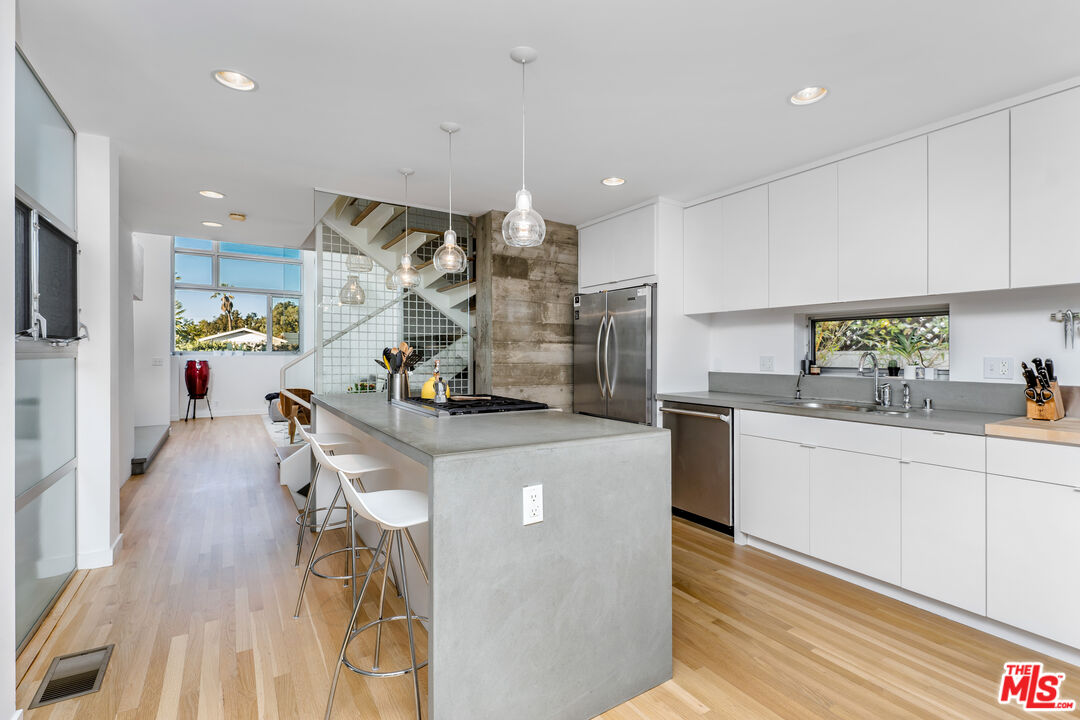 552 Grand Blvd