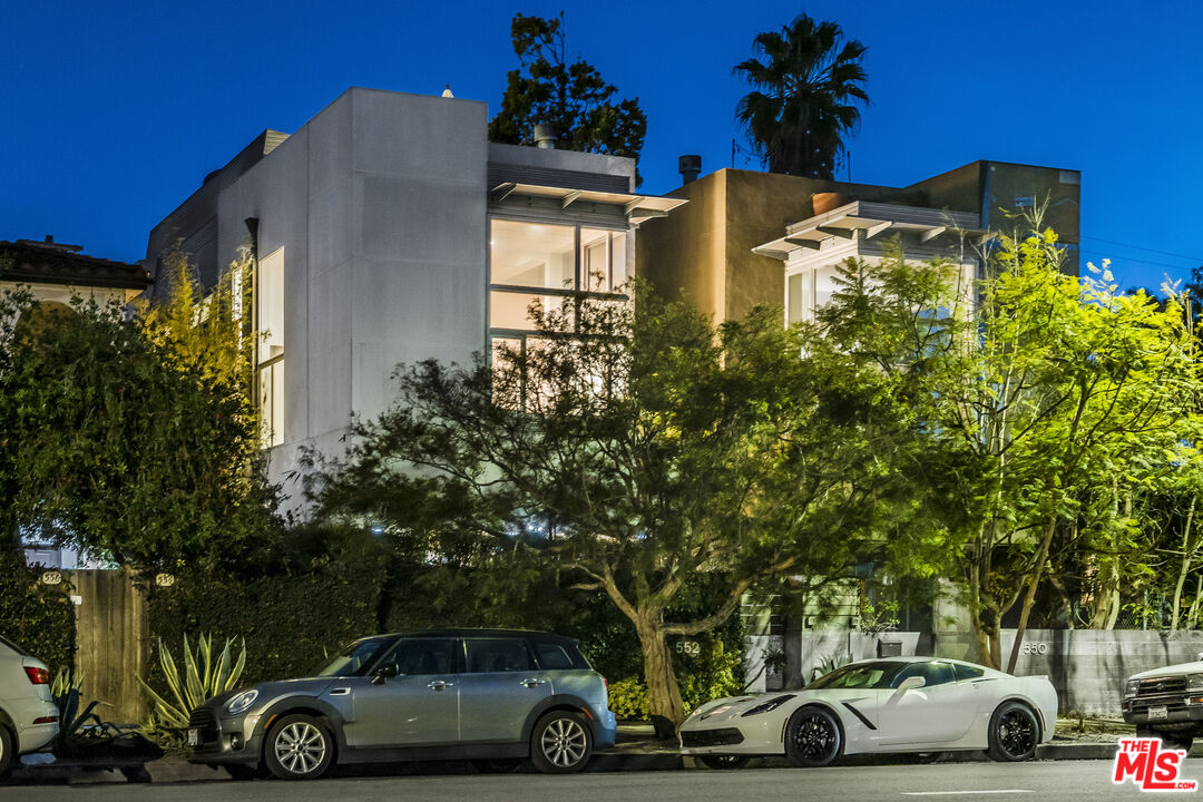 552 Grand Blvd