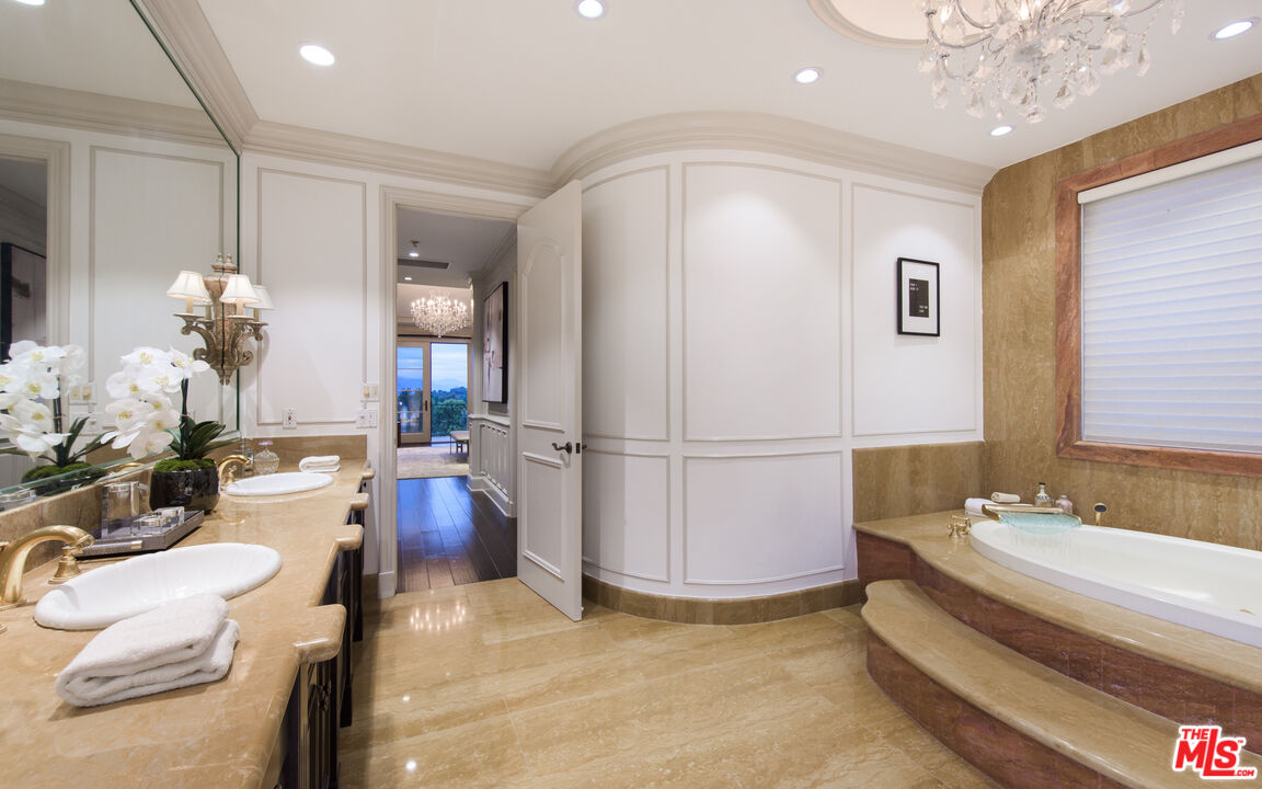 3016 Elvido DR