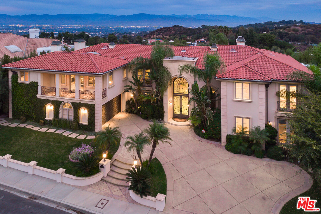 3016 Elvido DR