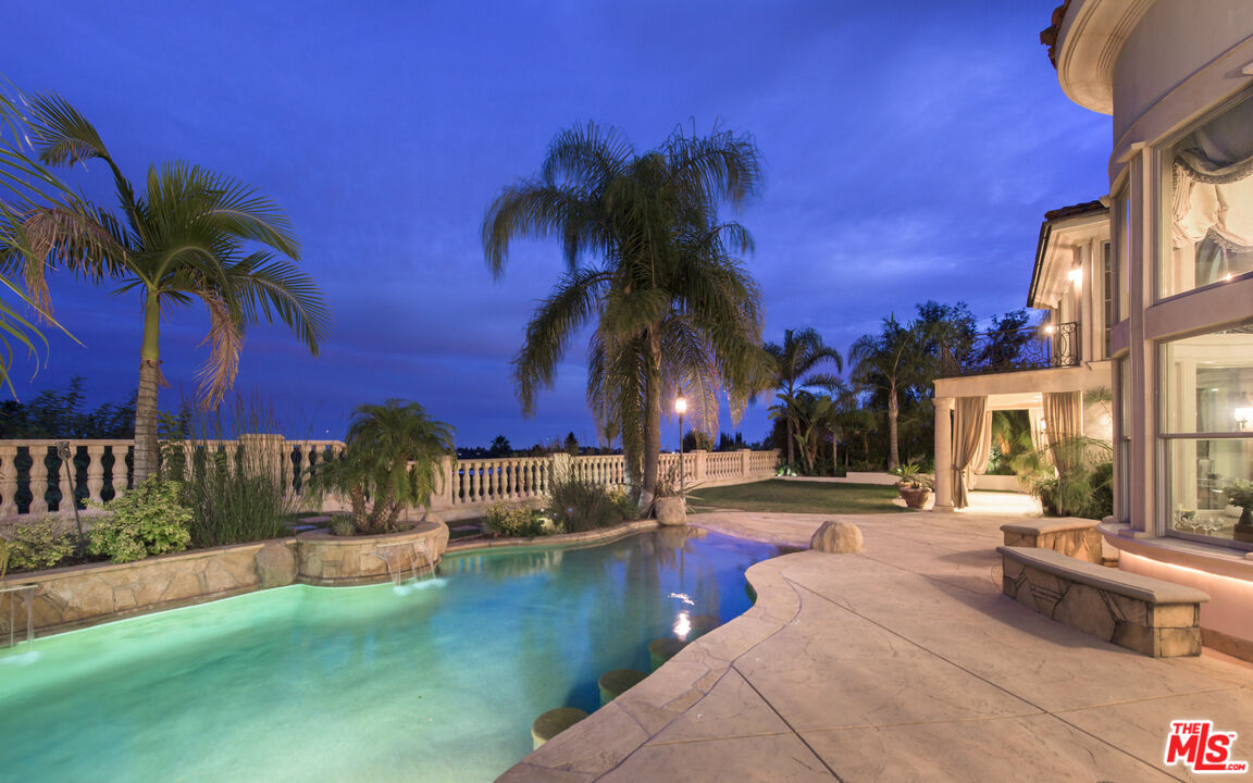3016 Elvido DR