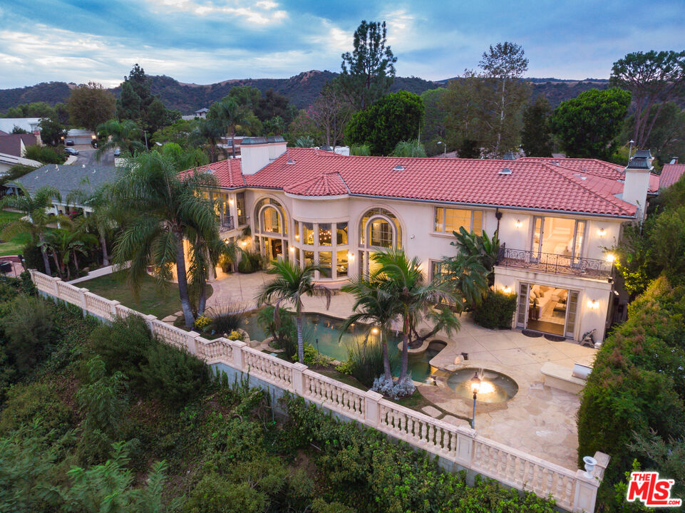 3016 Elvido DR