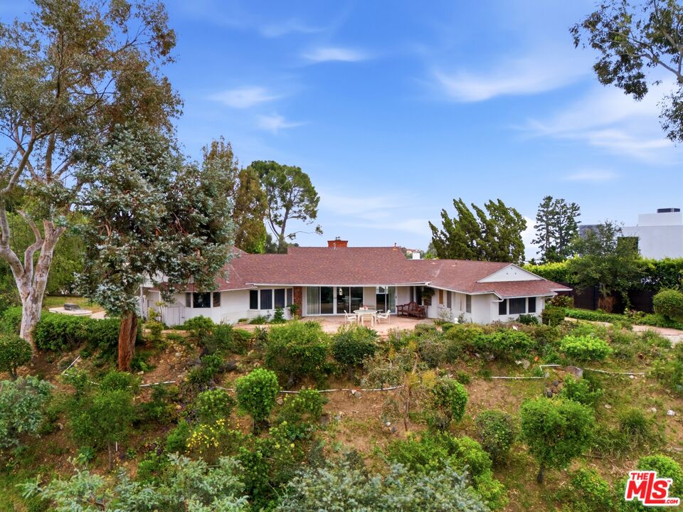 935 Linda Flora Dr