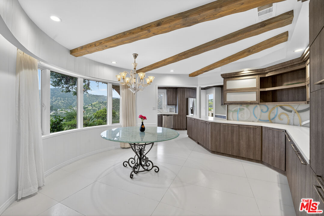 935 Linda Flora Dr