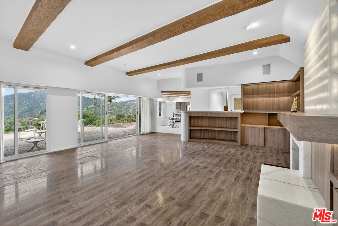 935 Linda Flora Dr