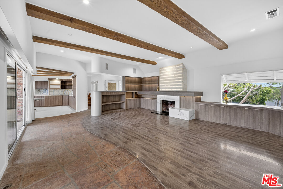 935 Linda Flora Dr