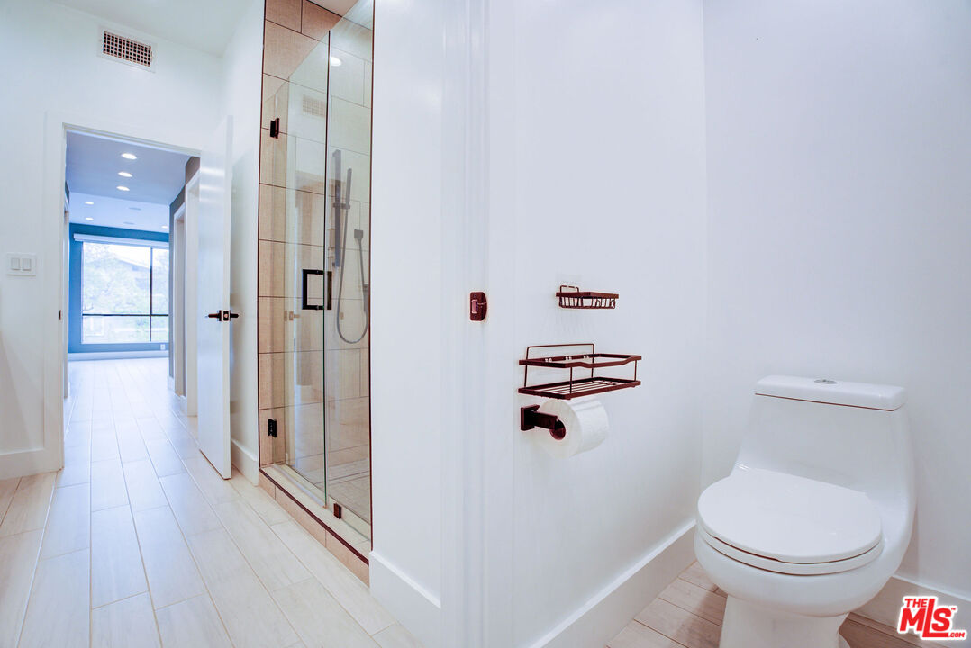423 N Palm Dr Unit: 301