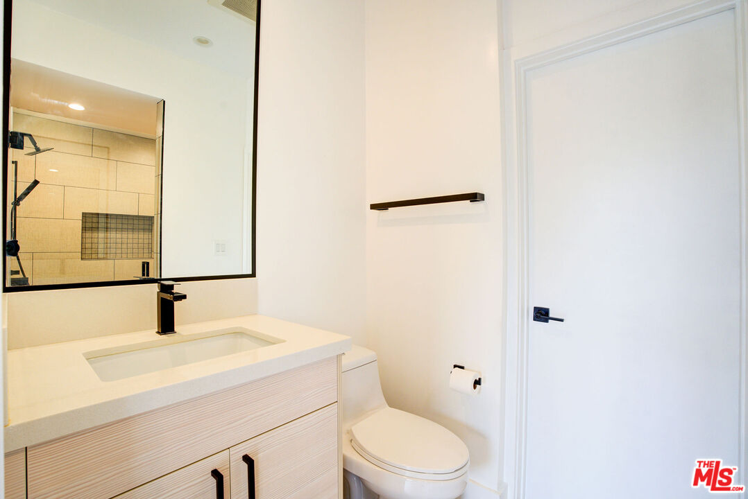 423 N Palm Dr Unit: 301