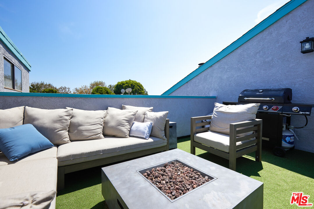 29231 HEATHERCLIFF RD Unit: 2
