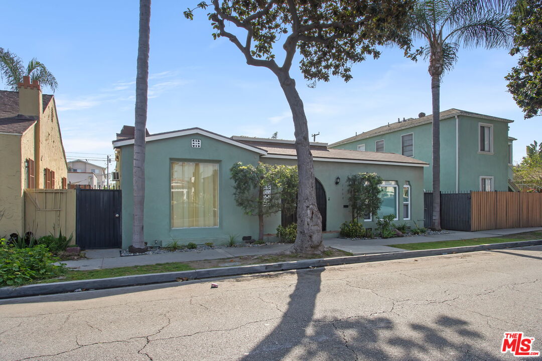 1950 Magnolia Ave