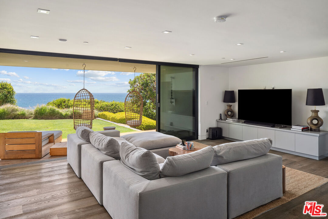 31824 Seafield Dr