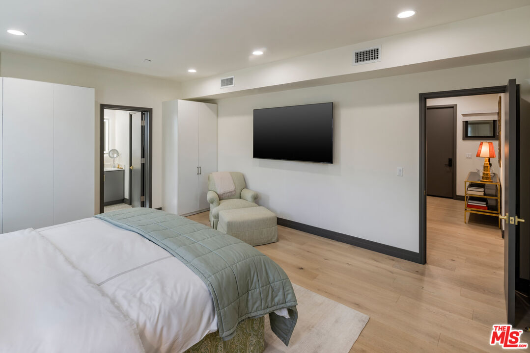 118 N Orlando Ave Unit: 201