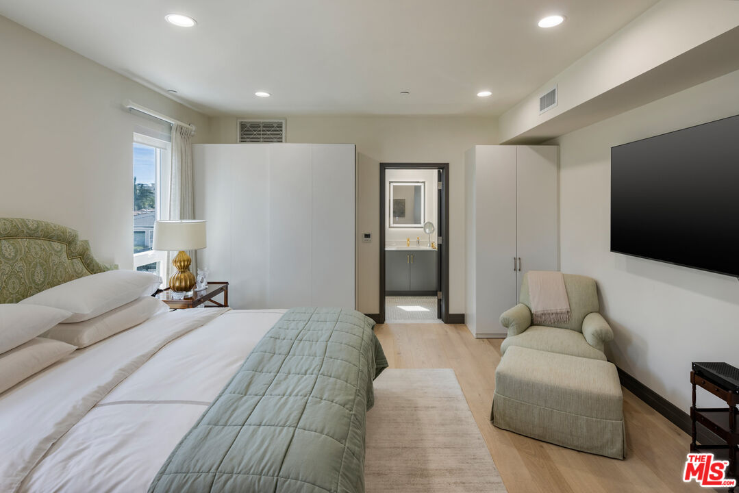 118 N Orlando Ave Unit: 201
