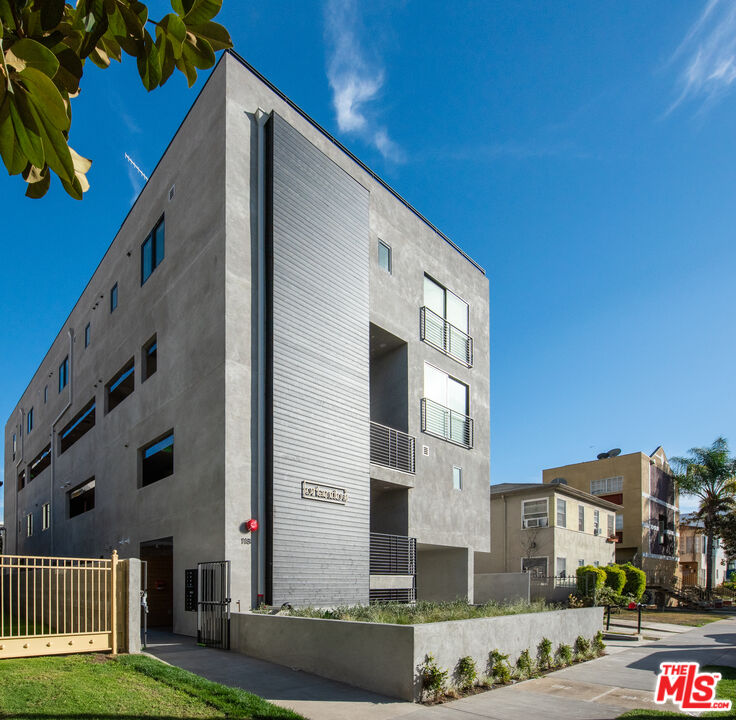 118 N Orlando Ave Unit: 201