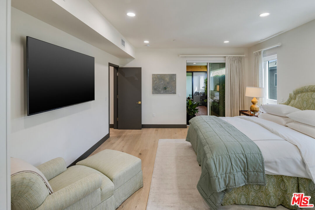 118 N Orlando Ave Unit: 201