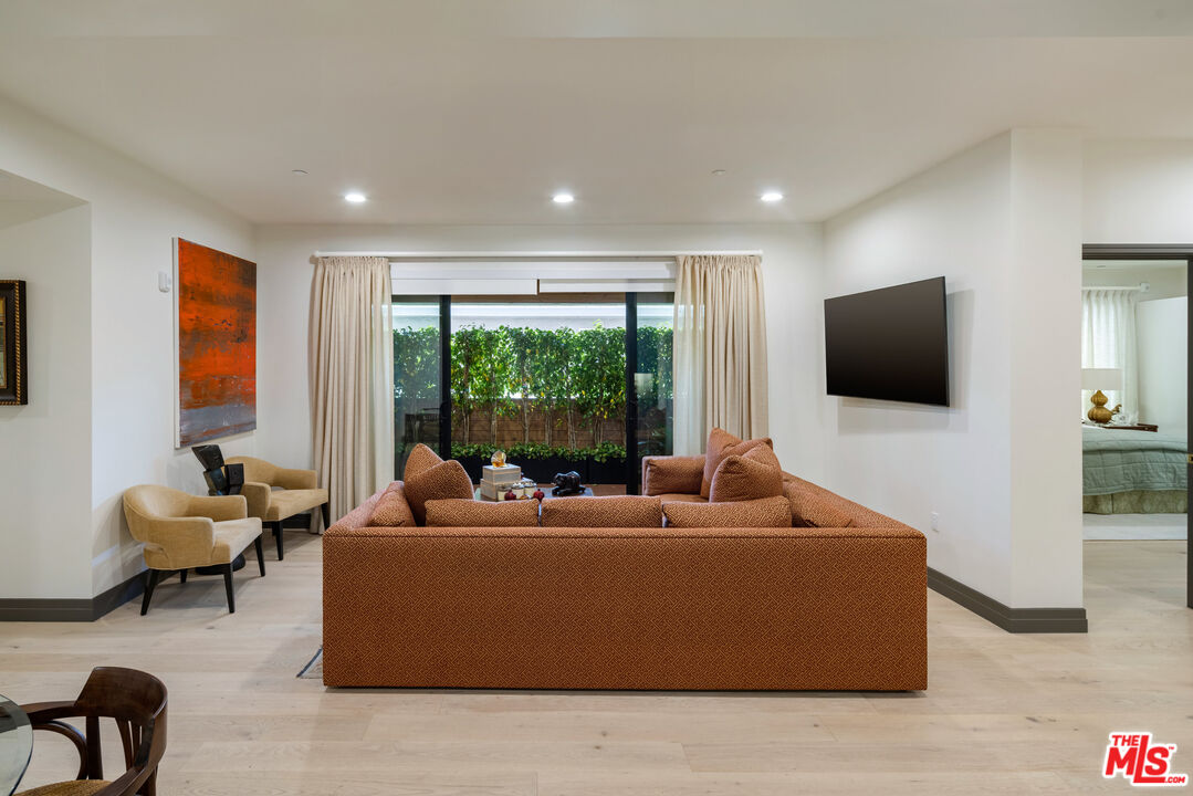 118 N Orlando Ave Unit: 201
