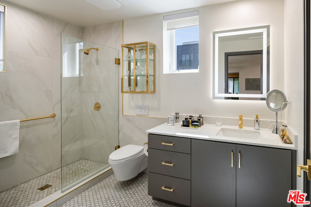 118 N Orlando Ave Unit: 201