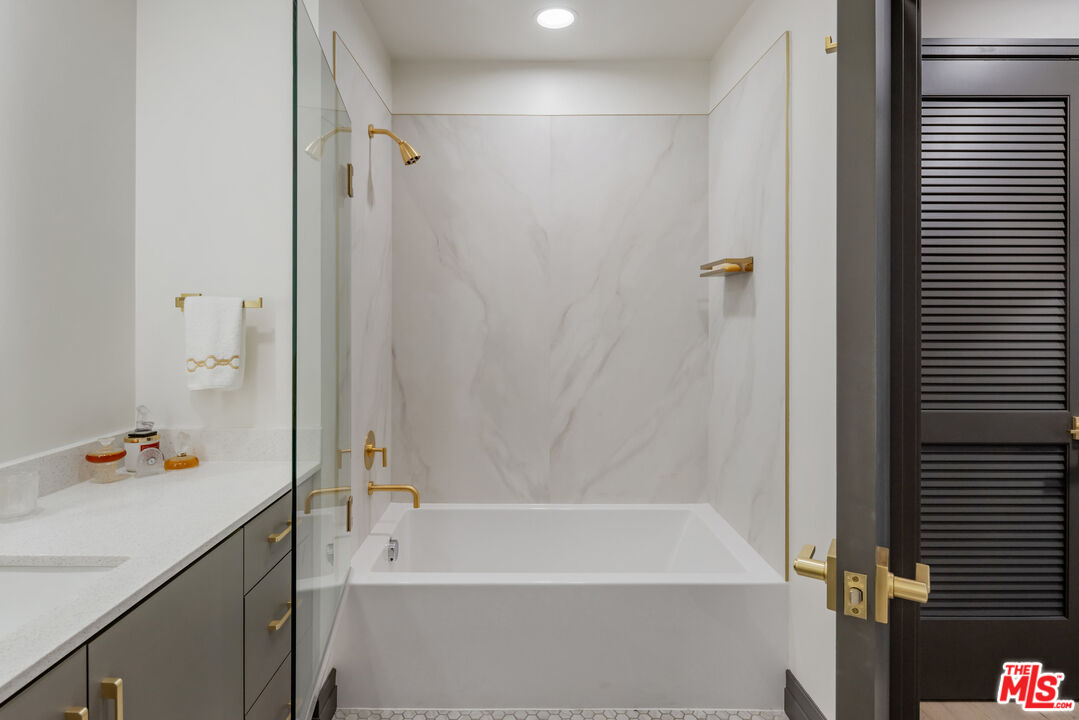 118 N Orlando Ave Unit: 201