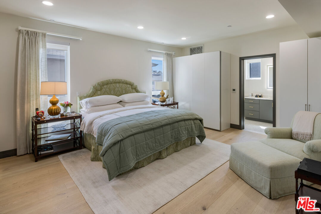118 N Orlando Ave Unit: 201